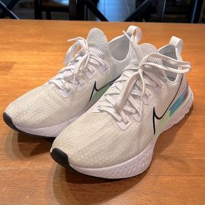 Nike Flyknit running shoes size 10